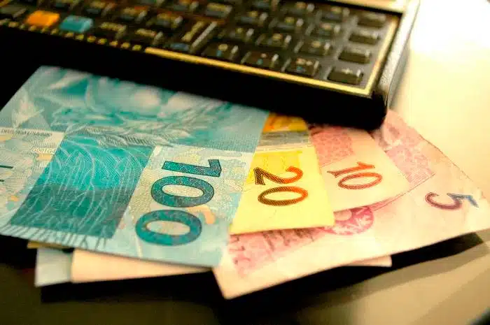 TRF4: salários antes do plano real devem ser usados para revisão de aposentadoria