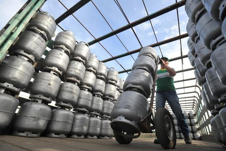 Imagem relacionada a notícia Aposentadoria especial de motorista, estoquista ou entregador de gás de cozinha (GLP)