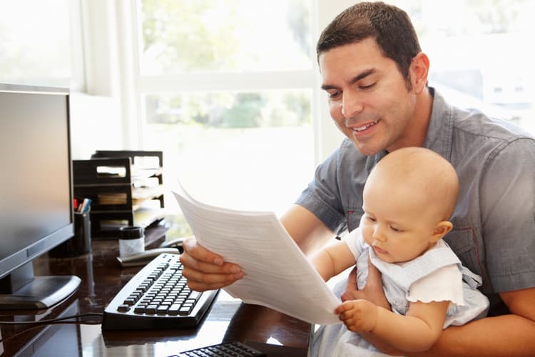Imagem relacionada a notícia Câmara aprova aumento para 20 dias da licença-paternidade