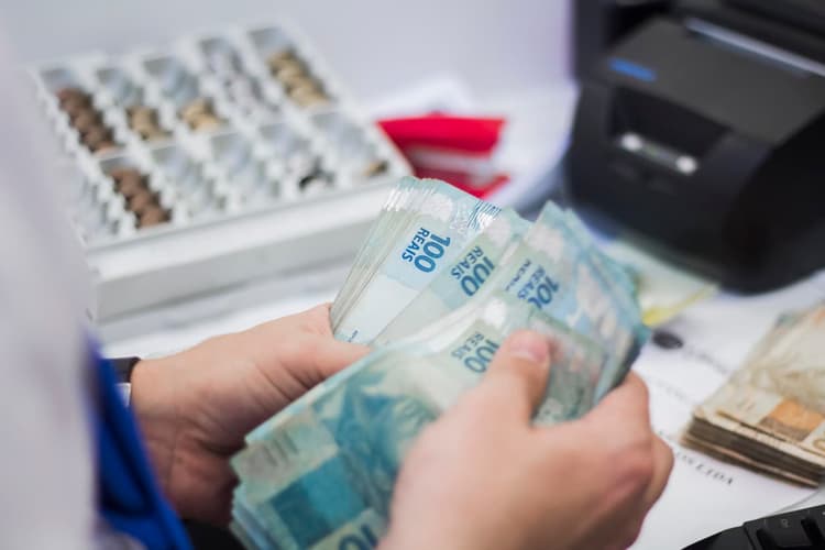 Imagem relacionada a notícia INSS devolve R$ 7 milhões a aposentados: veja quem tem direito