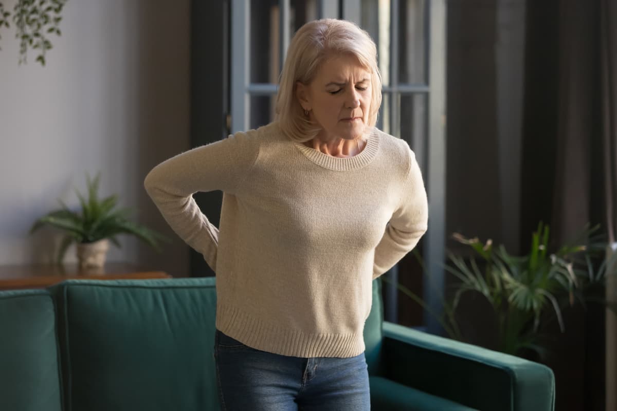 idosa com fibromialgia