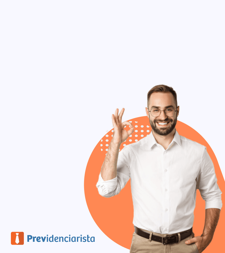 Homem feliz com feição de aprovação