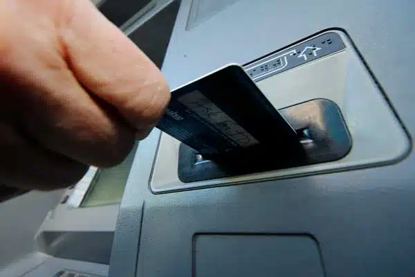 saque-caixa-eletronico-atm-deposito-transacao