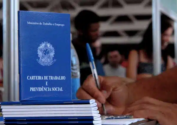 Demissão por iniciativa do empregado não dá direito a continuidade do auxílio-doença