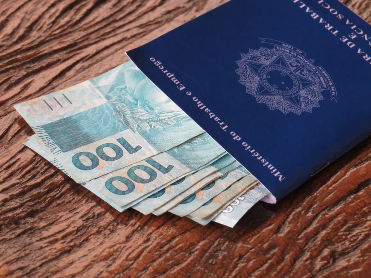 Reajuste começa ser pago para quem ganha acima de um salário mínimo