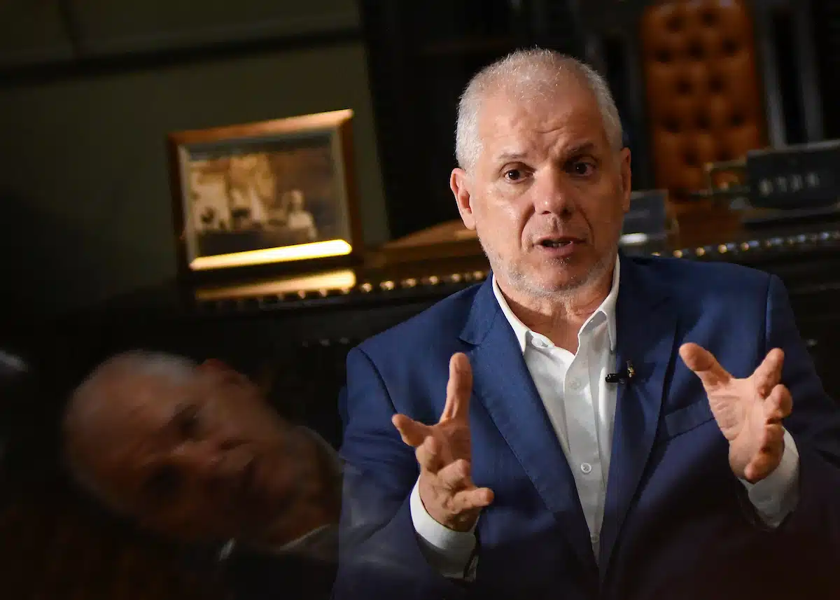 Presidente do INSS é afastado após operação da PF que investiga fraudes contra aposentados